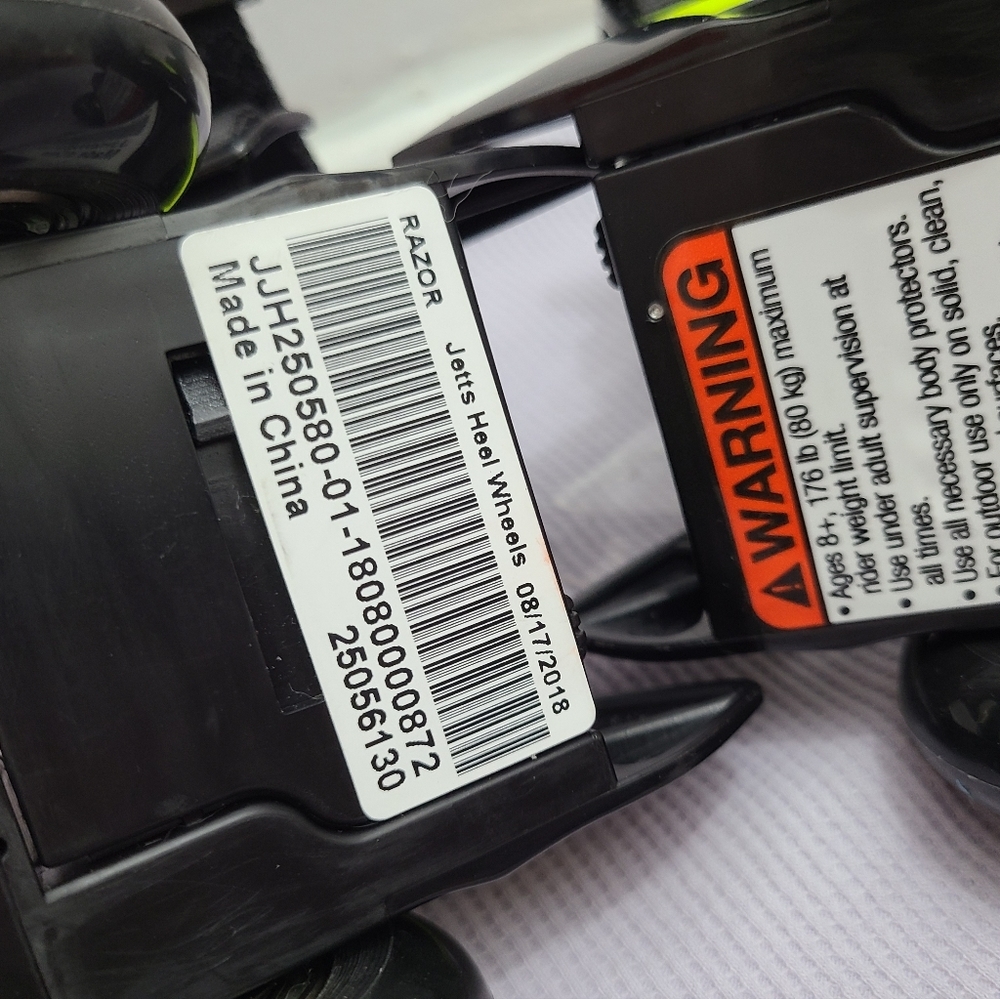 Razor Jetts & Jetts DLX Heel Wheels COMPLETE with Optional Spark Pads​ - Picture 6 of 7